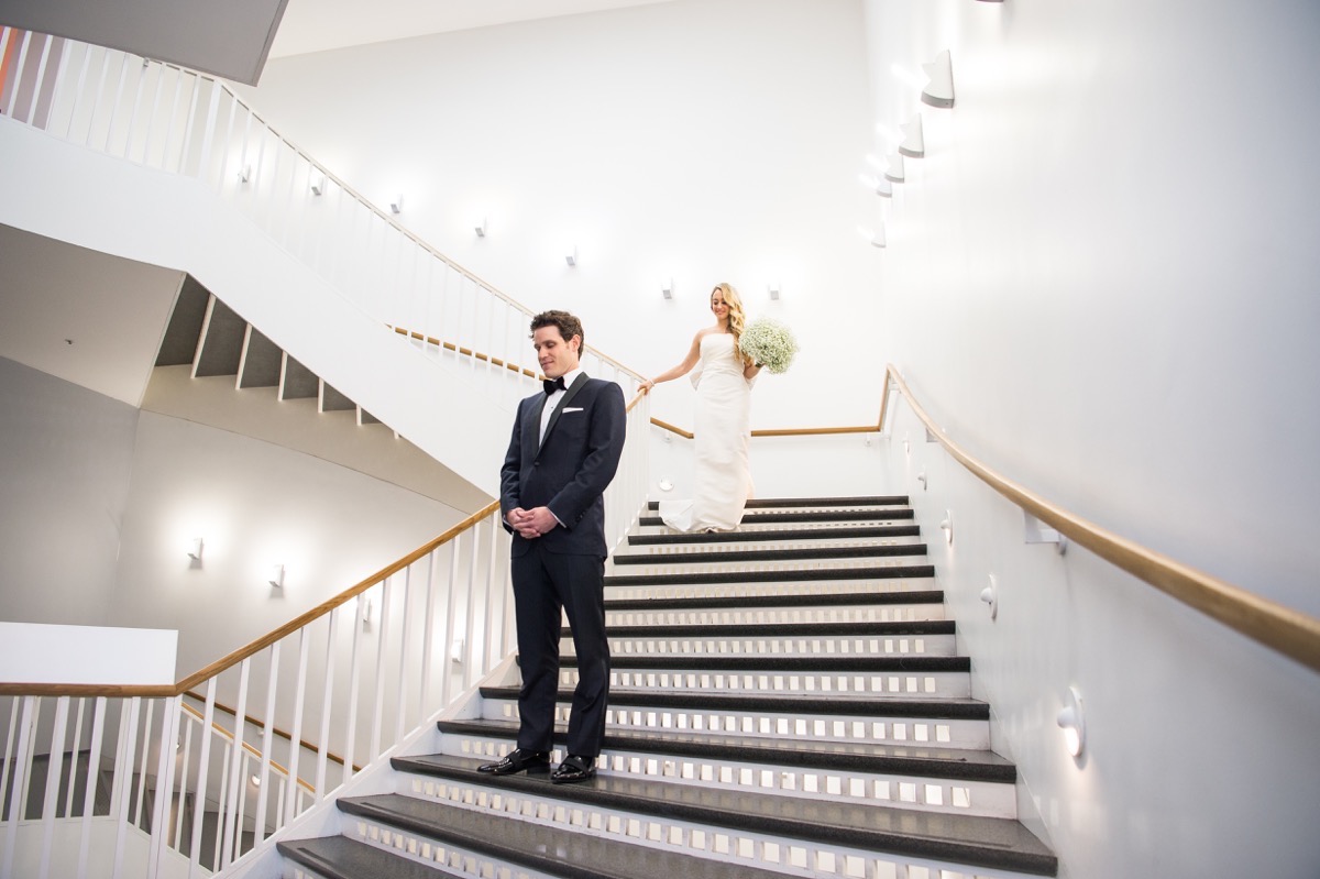 4 Steps to Taking the Perfect “First Look” Photo Inside Weddings